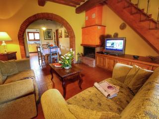Farmhouse in Tuscany with Pool and Garden, cleaning included - Bucine - 3