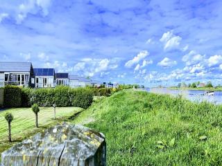 Restful Holiday Home in Grou with Terrace and Garden - Grou - 4