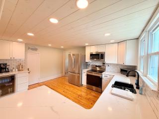 New for 2025 Cozy 4bd Cottage - 0