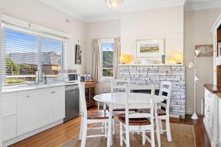 The White House Prime Location and Oozing Character - Apollo Bay - 9