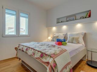 Apartment in Trogir near the Beach, cleaning included - Trogir - 6