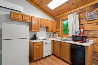 Romantic Cabin, Hot Tub, WiFi, Fireplace - 8