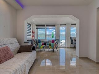 Apartment in Trogir near the Beach, cleaning included - Trogir - 3