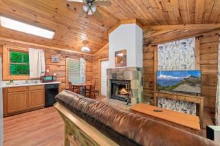 Romantic Cabin, Hot Tub, WiFi, Fireplace - 6