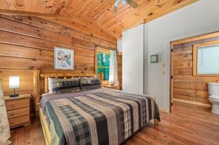 Romantic Cabin, Hot Tub, WiFi, Fireplace - 4