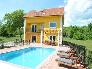 Luxurious Villa in Tijarica with a Private Pool, cleaning included - Pocrnja - 9