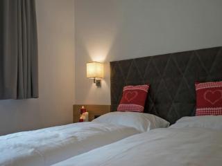 Chalet in Mayrhofen near Ski Lifts, cleaning included - Mayrhofen - 4