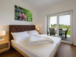 Apartment Near Golf Course, cleaning included - Zsira - 9