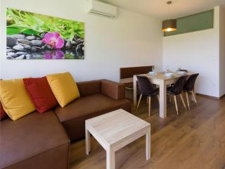 Apartment Near Golf Course, cleaning included - Zsira - 8
