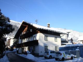 Chalet in Fügen near Spieljochbahn, cleaning included - Fügen - 9