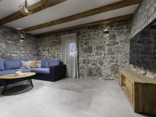 Luxury Krk Villa with Private Pool and Gardens - Three Bedroom Villa - Krk - 8
