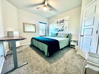 15 Mins to Downtown San Antonio - 83 Inch TV & Gym - San Antonio - 0
