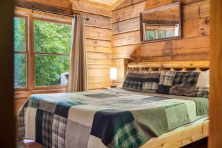 Hot Tub, Close to Everything, Honeymoon Cabin - 9