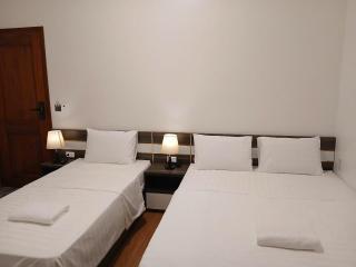 HoTel Ven Hồ - - 1