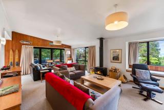 Pukawa Haven - Pukawa Bay Holiday Home - 4