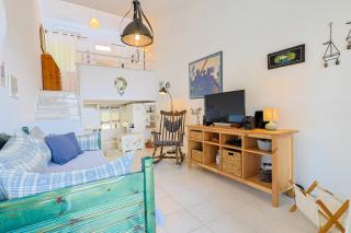 Angie by the sea - 6