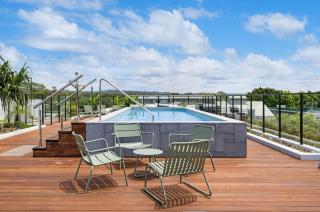 Soleil on Jonson - Luxury Byron Bay Apartment with Rooftop Pool, Balcony, 2 Bedrooms Above Light Years & Pixie - 0