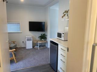 Modern, Comfortable Guest House - 6