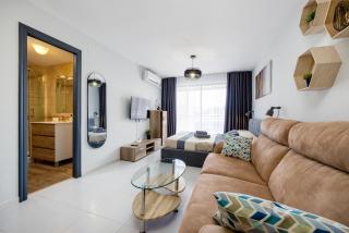 Sunny Apartment with Pool, 200m from the Sea - 3