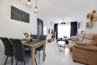 Sunny Apartment with Pool, 200m from the Sea - 8