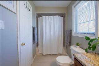 Beautiful, cozy and peaceful 2 bdrm and 2 bath home in Barrie - 1