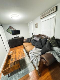 Hidden Oasis Farmhouse Charm - San Antonio - 8