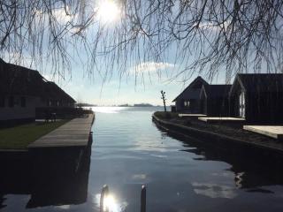 Attractive holiday home with jetty - Steendam - 9