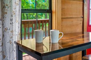 Mountain View, Hot Tub, King Bed, WiFi, Fire Place - 4