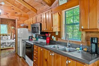 Mountain View, Hot Tub, King Bed, WiFi, Fire Place - 8