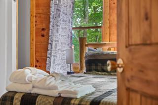 Hot Tub, King Bed, Mountain Views - 2