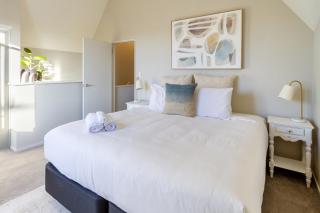 Central & Stylish - Modern Comfort in Christchurch - 1