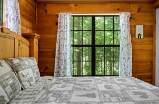 Cozy Cabin, Fireplace, WiFi, Hot Tub, Views! - 1