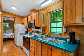 Cozy Cabin, Fireplace, WiFi, Hot Tub, Views! - 8