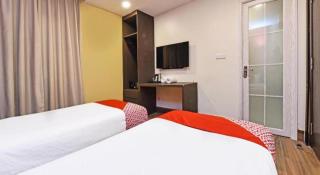 Capital O 90574 Hotel Glo - 2