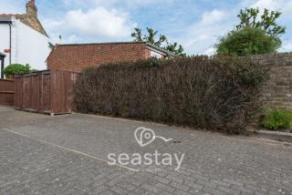 East Cliff Sea View Inc Parking & Garden - Kent - 2