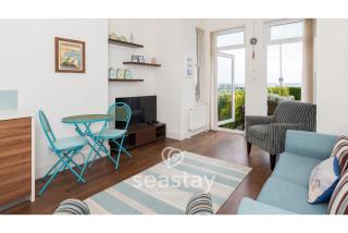 East Cliff Sea View Inc Parking & Garden - 3