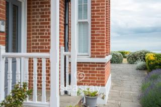 East Cliff Sea View Inc Parking & Garden - 1