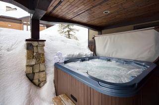 Dwight Out Chalet with Hot Tub - Big White - 9