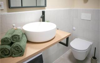Awesome Apartment In Split With Wifi - Split - 2