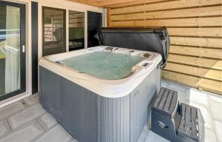 Awesome Home In Stavenisse With Jacuzzi - Stavenisse - 3
