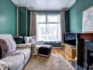 Pass the Keys Modern Two Bedroom Home by Levenshulme Station - Manchester - 4