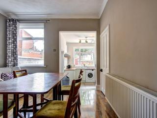 Pass the Keys Modern Two Bedroom Home by Levenshulme Station - Manchester - 2