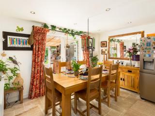 Cosy Cotswolds home parking colourful garden Pass the Keys - Bourton on the Water - 7