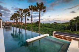 Luxury 5BR Canggu Villa with Private Pool, Rice Fields View & Beach Nearby - The Palm House - Canggu - 1