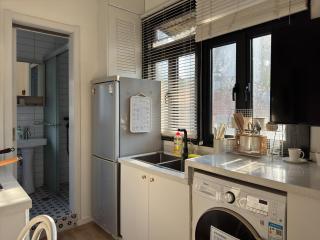Wutong District Sunshine 2 bedrooms 2 beds with kitchen and bathroom, laundry and cooking, close to Zhongshan Park business district Leyihome close to Zhongshan Park - Shanghai - 2