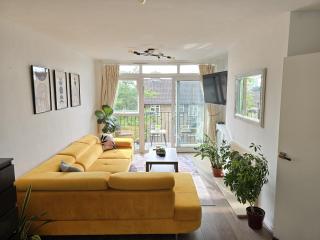Beautiful 3-bed apartment at Swiss Cottage - 1