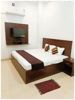 AYODHYA HOTEL APRANA PALACE - BEST BUDGET ROOMS - #WI-FI #FULLY AIR CONDITIONING #PARKING - 900 Meters From RAM MANDIR - #Best Selling Hotel In Ayodhya - Ayodhya - 5