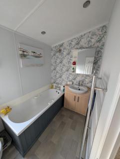 A and C Lodge Plot 21 2 double bedrooms PLOT 21 With HOT TUB 1 pet only No Commercial Vans 4pm check in - 9