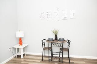 Ruby Room at Brighton Beach 2-Min Walk to Ocean & Subway Chic Stay - 4