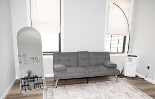 Ruby Room at Brighton Beach 2-Min Walk to Ocean & Subway Chic Stay - 6
